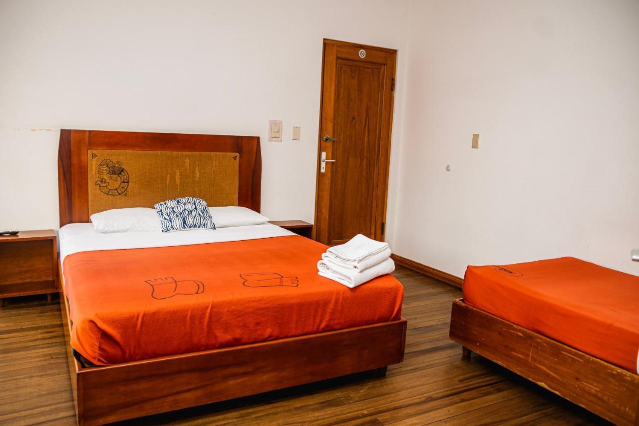 Luz De Luna Hotel Barrio Escalante サンホセ エクステリア 写真